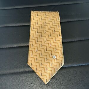 Versace Classic V2 Collection Yellow & Gold Printed Silk Tie